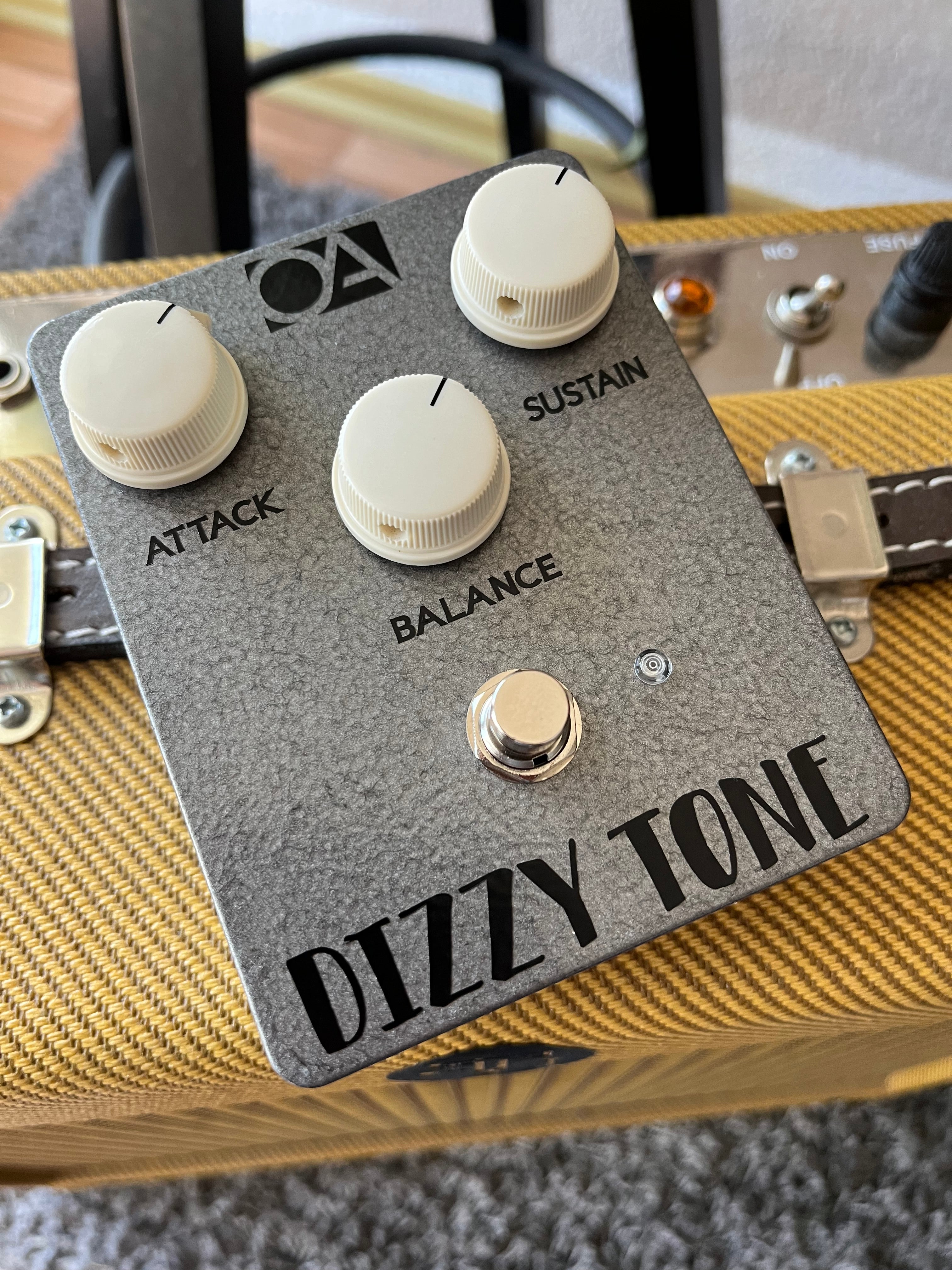 Wah2 Type-Dizzy si Dizzy Tone Fuzz ファズ Dizzy Tone Fuzz Pedal - Handcrafted Vintage Tone | Obsessive Audio